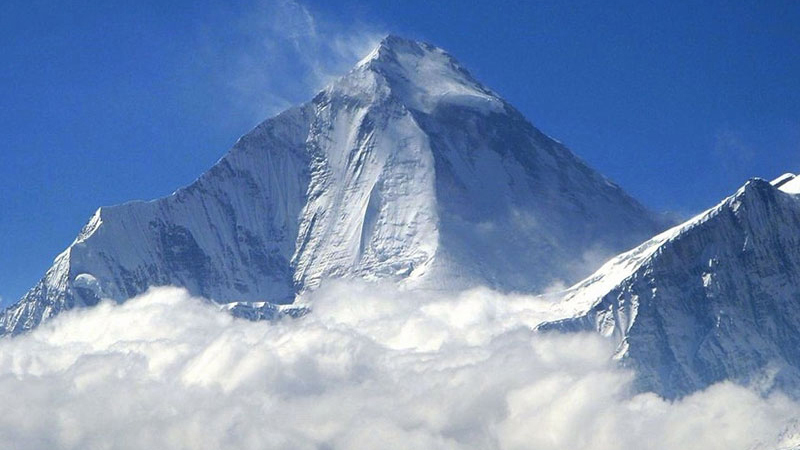 Lhakpa Sherpa-manasluClouds